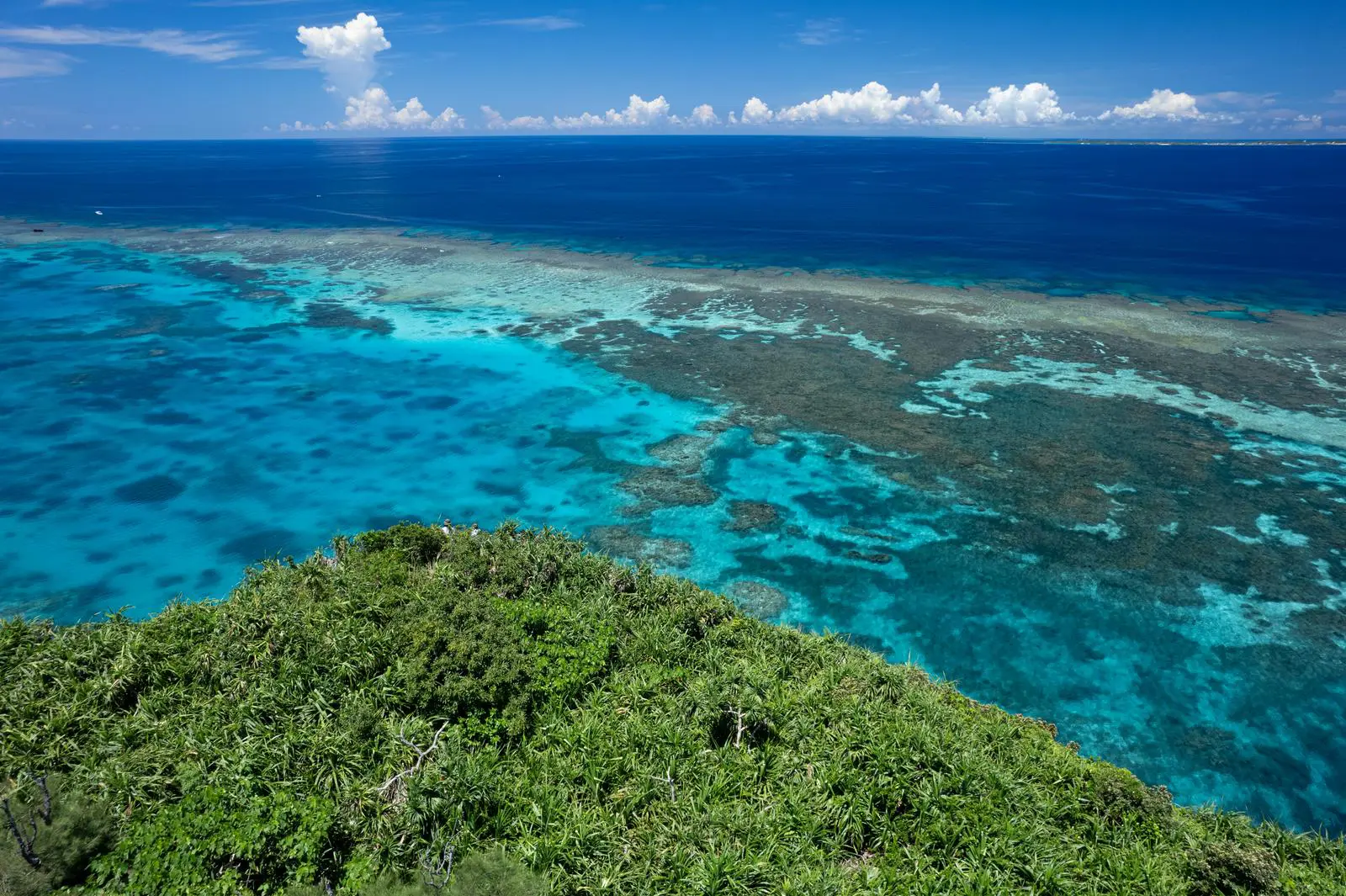 【保存版】3月の宮古島は「日本一早い夏」の始まり。海開き、花粉なし、至高の季節「うりずん」を楽しむ完全観光ガイド|気温や服装も教えます!