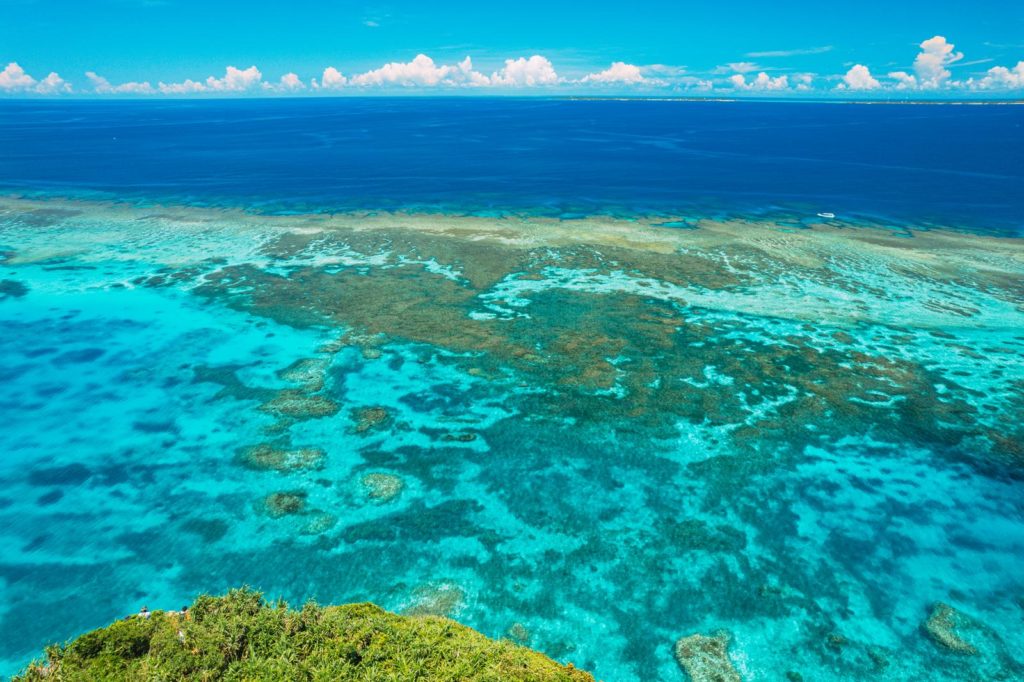 宮古島の青い海の写真
